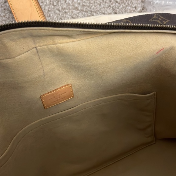 Authentic Louis Vuitton Manhattan - Picture 12 of 15